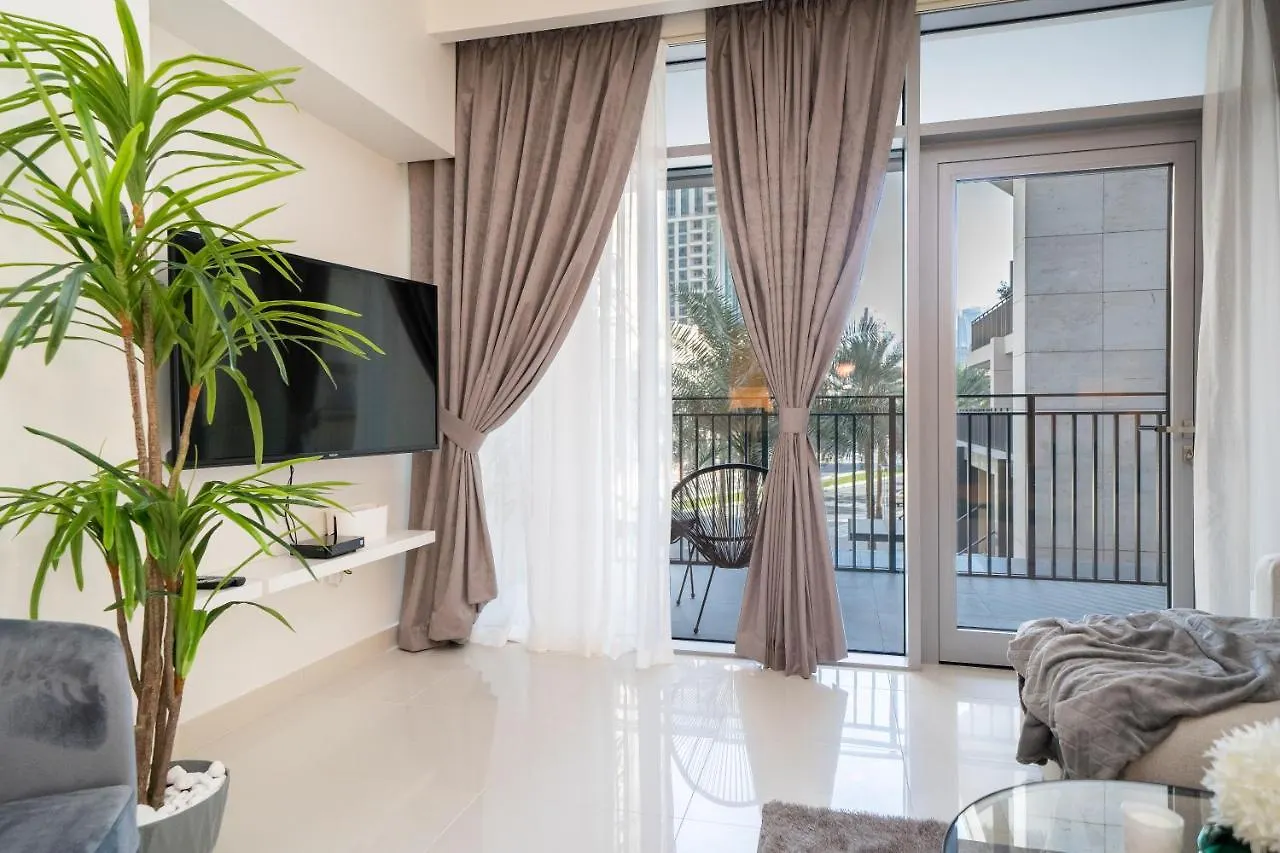Apartment Higuests - Chic Apt With Balcony And Pool Near Burj Khalifa Dubai United Arab Emirates